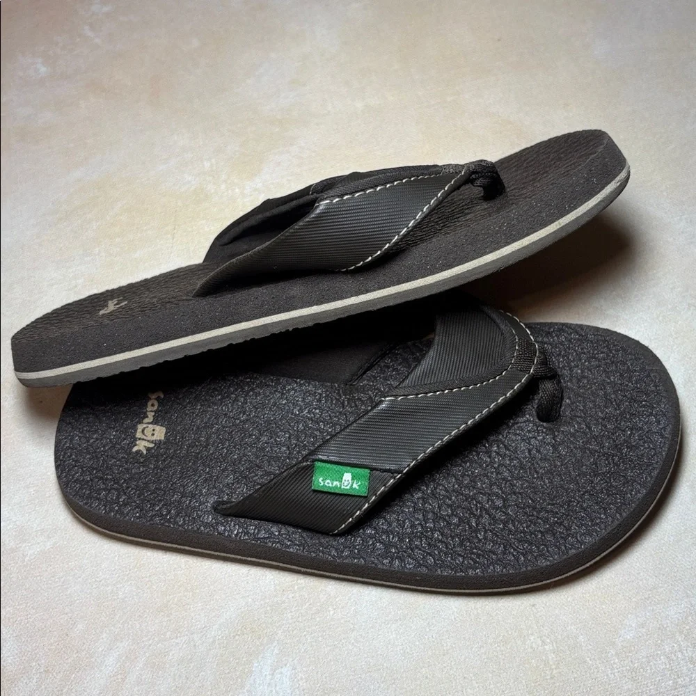 Sanuk Brown Flip Flops, Boys size 13, excellent condition